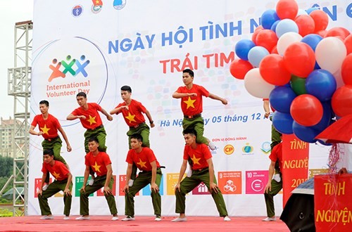 Activités en l’honneur de la Journée internationale des volontaires - ảnh 1